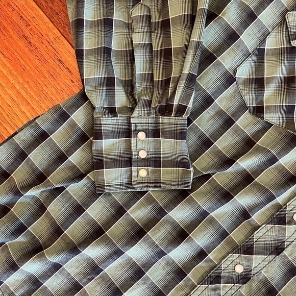 Vintage Wrangler Pearl Snap Buttons Western Rodeo Plaid Chest Pockets Shirt - Picture 7 of 7